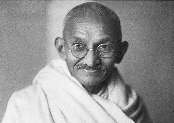 இந்தியாவைக் கட்டிக்காக்கும் ஒற்றைச்சரடு! காந்தியை ஏன் குறிவைக்கிறார்கள்..?