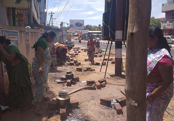 சமத்துவப் பொங்கல் வைத்து அந்தோனியார் வழிபாடு... தஞ்சையில் நடைபெற்ற வித்தியாசத் திருவிழா
