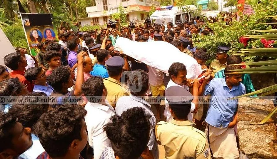 ``எங்களுக்காகப் போராடினாள்; அவள் பிரச்னை தெரியாமல் போச்சே..” - கேரள மாணவியை நினைத்துக் கலங்கும் தோழிகள்