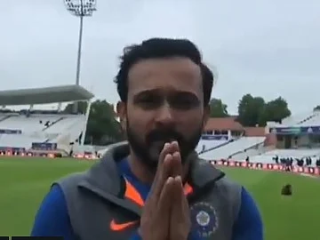 `வருண பகவானே... இந்தியாவுல வைச்சு செய் 🙏 !'- இங்கிலாந்தில் கேதர் ஜாதவின் கோரிக்கை