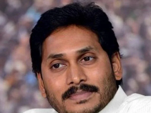 `சந்திரபாபுவின் திட்டத்துக்கு மூடுவிழா!'- ஜெகன்மோகனின் அதிரடியால் கொந்தளிக்கும் நாயுடுவின் மகன்