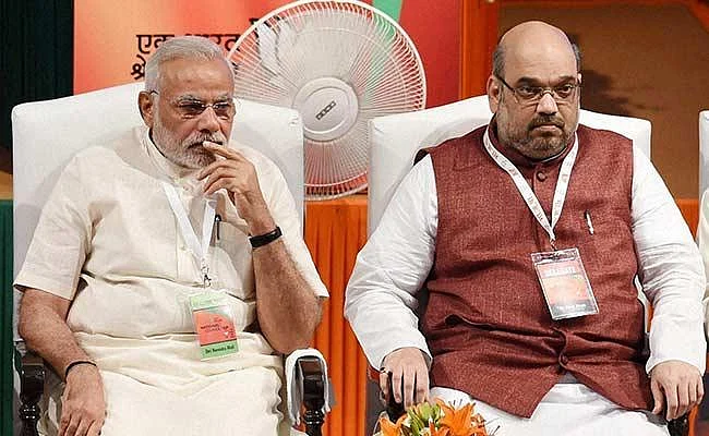 தமிழக பி.ஜே.பி-க்குள் பூகம்பம்... கூண்டோடு மாற்ற மோடி முடிவு! யார் அந்த இருவர்?