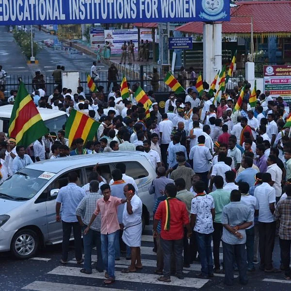 `27 வேட்பாளர்கள் டெபாசிட்; நோட்டாவுக்கு 15,073 ஓட்டுகள்!- அதிரவைத்த 'கொங்கு' வேட்பாளர்