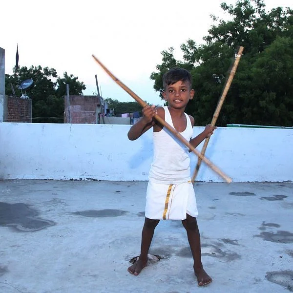 ஒரு மணி நேரம் சிலம்பம் சுற்றி உலக சாதனை படைத்த 7 வயது மதுரைச் சிறுவன்!