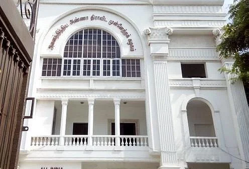 `ஆட்டத்தைத் தொடங்கிய வைத்தி; அமைதிப்படுத்திய அறிக்கை!' - ஒற்றைத் தலைமையைத் தூண்டிவிட்டது யார்?