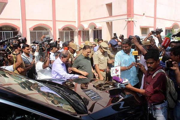 ``தமிழகத்தில் எந்த மொழியைத் திணித்தாலும் கண்டிப்போம்!" - கமல்ஹாசன் பேட்டி!