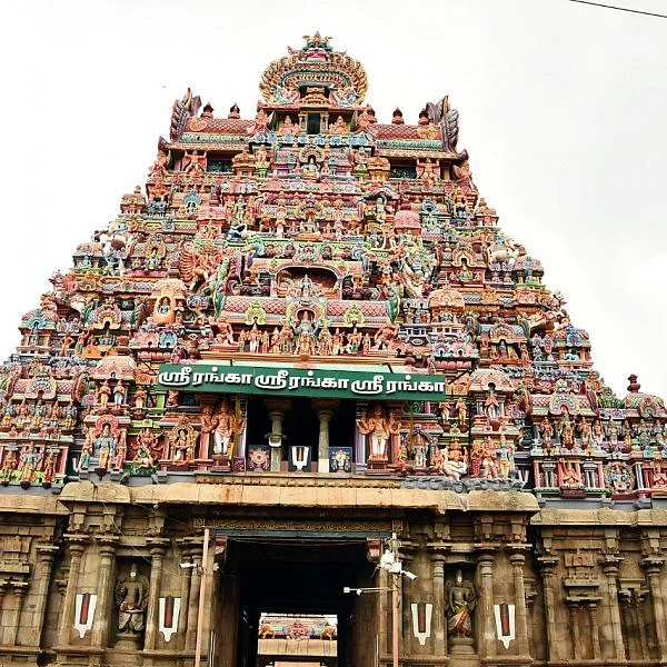 `பணமில்லாதோர் கோயிலுக்கு வரக்கூடாதுன்னு நினைக்கிறதா அரசு?'- ஸ்ரீரங்கம் கோயில் சர்ச்சை