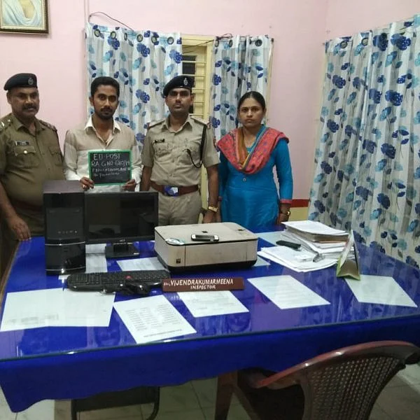 இணையத்தில் முறைகேடாக ரயில்வே டிக்கெட்டுகள்! - அதிக விலைக்கு விற்ற போலி முகவர்கள் கைது