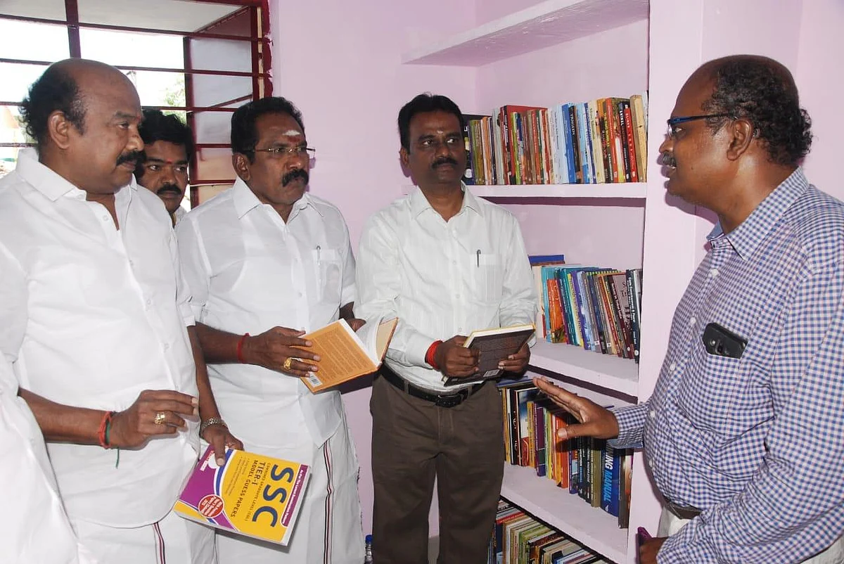 `முதல்வர் பேசட்டும்!' - இந்தித் திணிப்பு கேள்வியால் நழுவிய செல்லூர் ராஜு