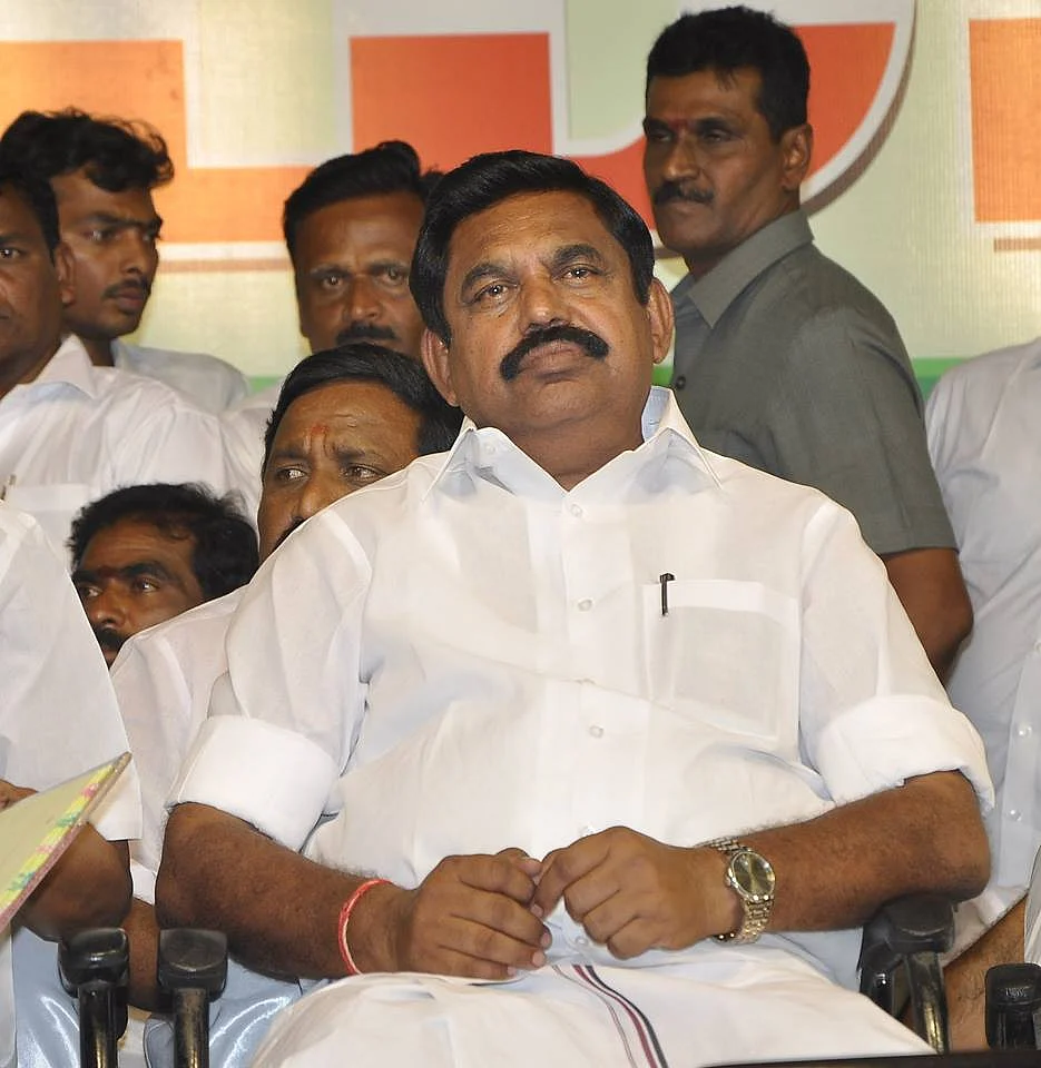 `நீங்க கவலைப்படாதீங்க... பாத்துக்கலாம்!’ - எடப்பாடி பழனிசாமியைத் தேற்றிய பா.ஜ.க