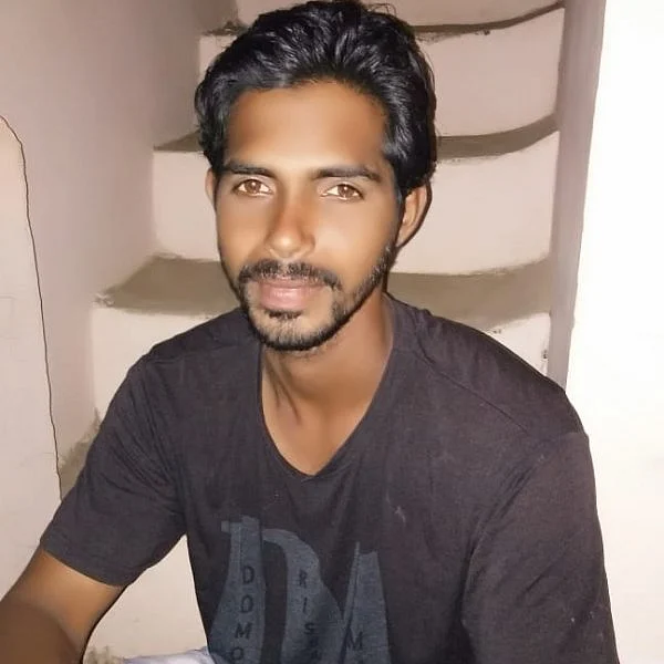 திடீரென பழுதான மோட்டார் - நடுக்கடலில் தத்தளித்த மீனவர்களை மீட்ட சரக்குக் கப்பல் ஊழியர்கள்!