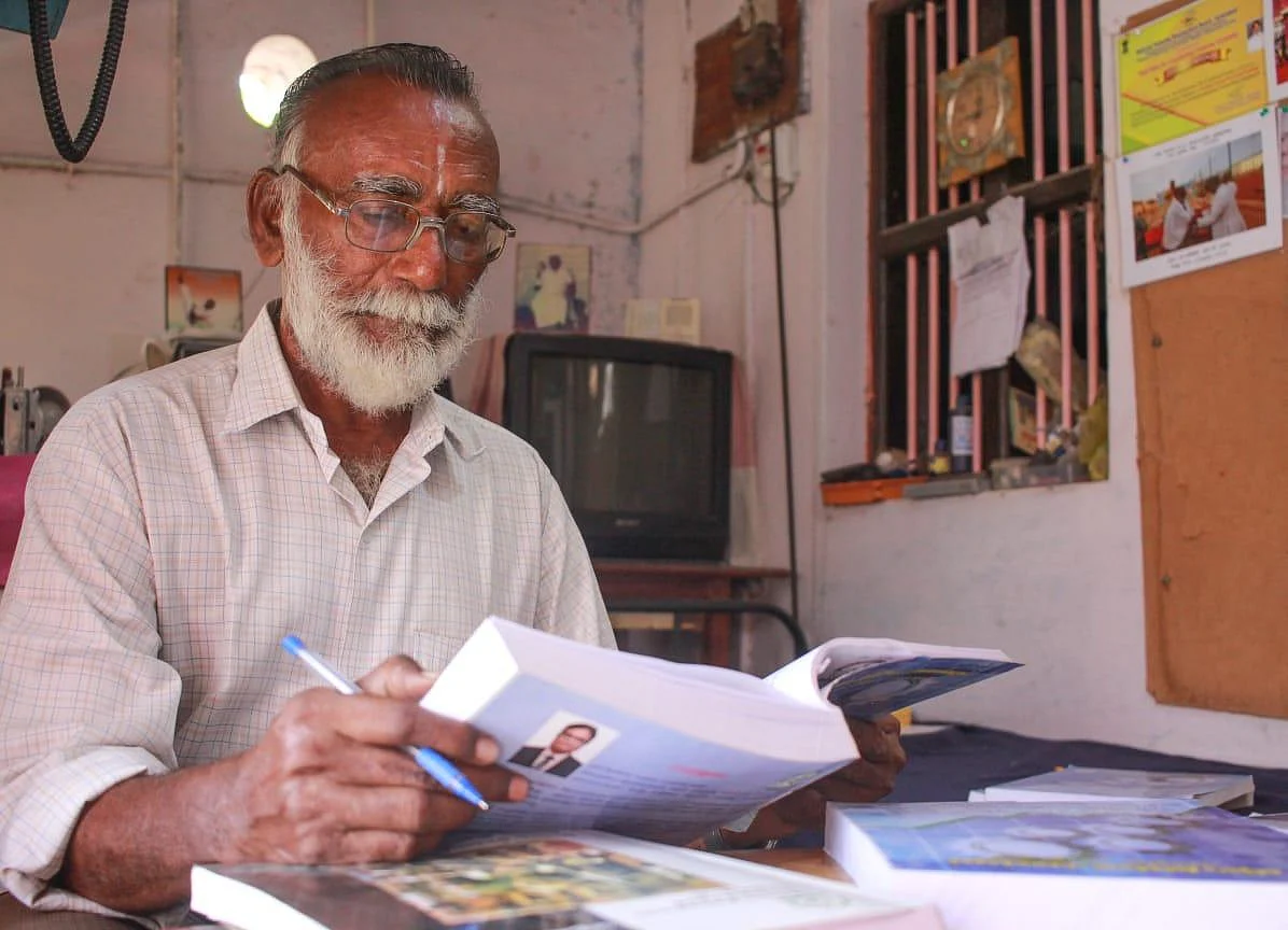 ஓய்வுக்குப் பிறகு 6 எம்.ஏ பட்டங்கள்! - அசத்தும் தூத்துக்குடி டிகிரி தாத்தா!