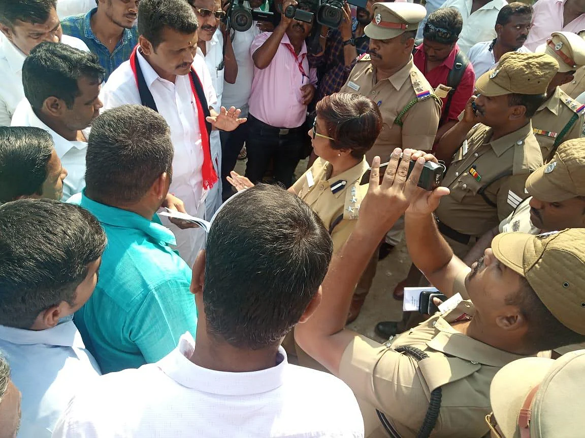 "காவல்துறையினர் ஆளுங்கட்சி நிர்வாகிபோல் செயல்படுகின்றனர்!" - செந்தில் பாலாஜி குற்றச்சாட்டு