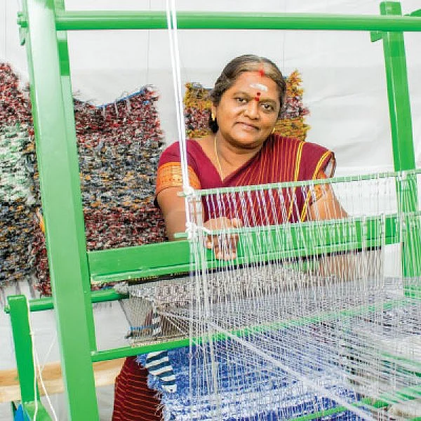 நீங்களும் செய்யலாம்! - மிதியடி தயாரிப்பு... இடவசதி தேவையில்லை... மின்சார செலவு இல்லை! - அமுதா