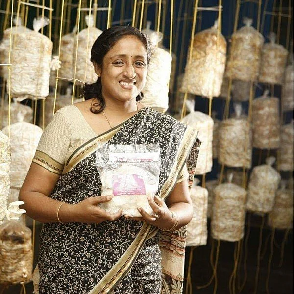 காளான் வளர்ப்பில் மாதம் ₹1 லட்சம் வருமானம்... விடாமுயற்சியால் சாதித்த பெண்!