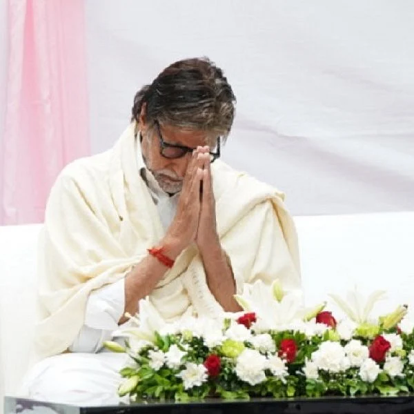 2,100 விவசாயிகள்; 44 சி.ஆர்.பி.எஃப் வீரர்கள் - சொன்னதைச் செய்து குடும்பங்களை நெகிழ வைத்த அமிதாப்