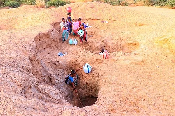 தண்ணீர் இல்லாத காடு! - அதிர்ச்சியூட்டும் வீடியோ #WhereIsMyWater