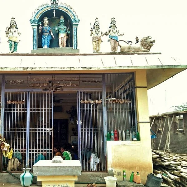 முடிவு பெறாத கட்டடப்பணி! - விருத்தாசலம் அருகே கோயிலில் செயல்படும் தொடக்கப்பள்ளி