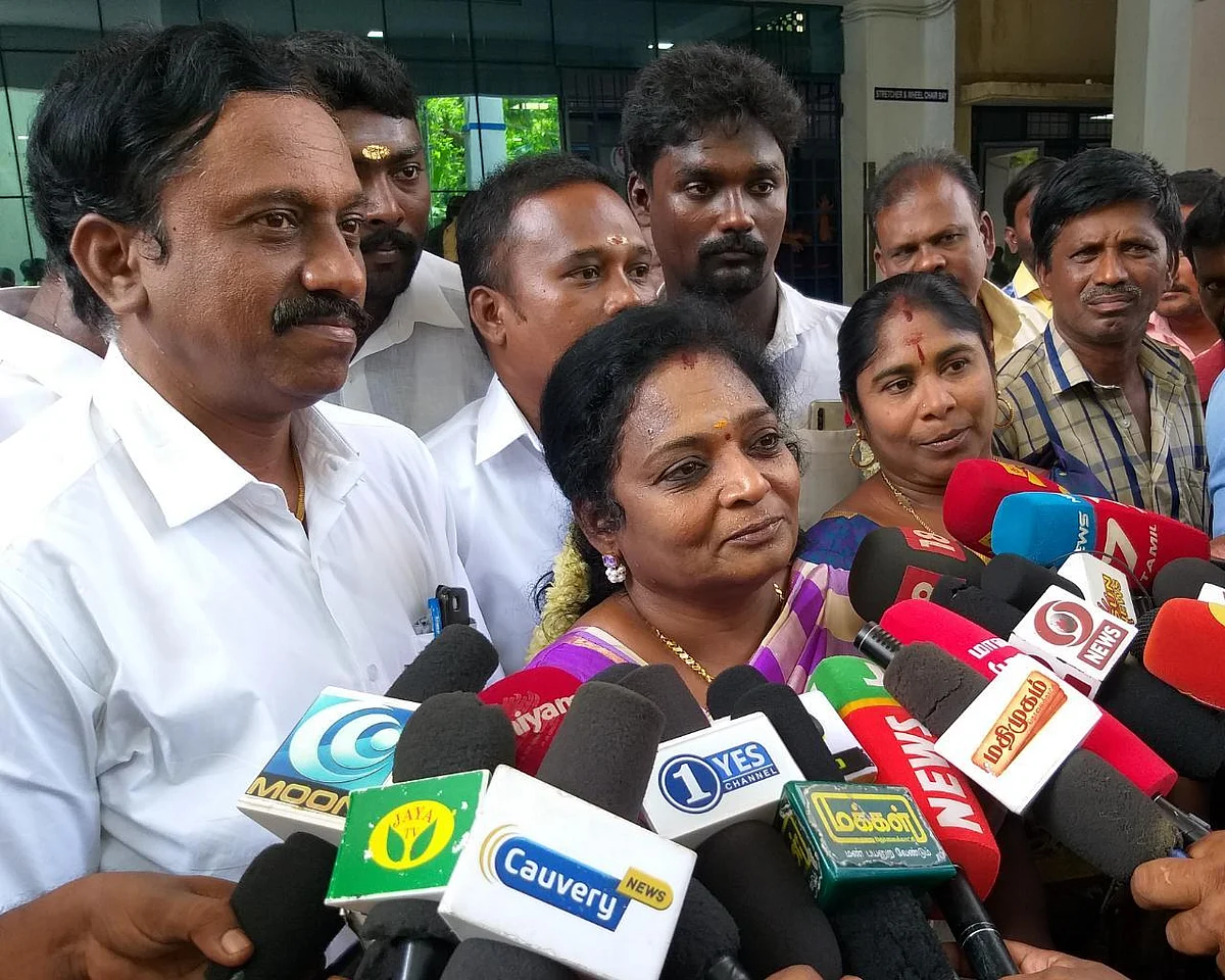`கமலுக்குத் தைரியம் கொடுத்து இப்படிப் பேச வைத்து இயக்கும் சக்தி எது?!'- தமிழிசை கேள்வி