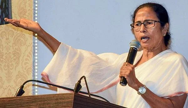 `டிராக்டரில் வந்த 200 பேர்; ஸ்தம்பிக்கும் மருத்துவமனைகள்' - மேற்குவங்கத்தில் என்ன நடக்கிறது? #doctorsstrike