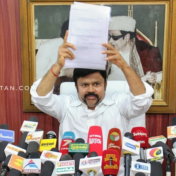 `வழக்கை வாபஸ் வாங்குங்கள்' என்றார் எடப்பாடி! - ராஜன் செல்லப்பாவுக்குக் கரம் நீட்டும் கே.சி.பி