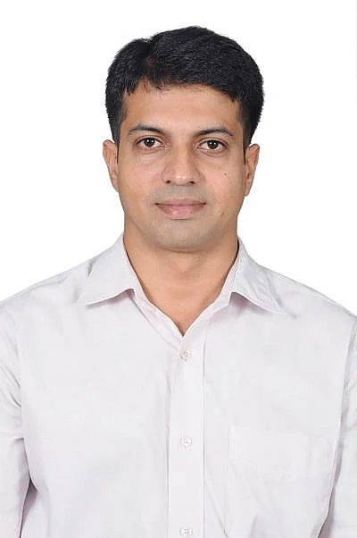 வெளிநாட்டில் மருத்துவப் படிப்பு... சாதக பாதகங்கள் மற்றும் அனுபவங்களைப் பகிரும் மருத்துவர் ராஜேஷ் கண்ணா #LetsLearn