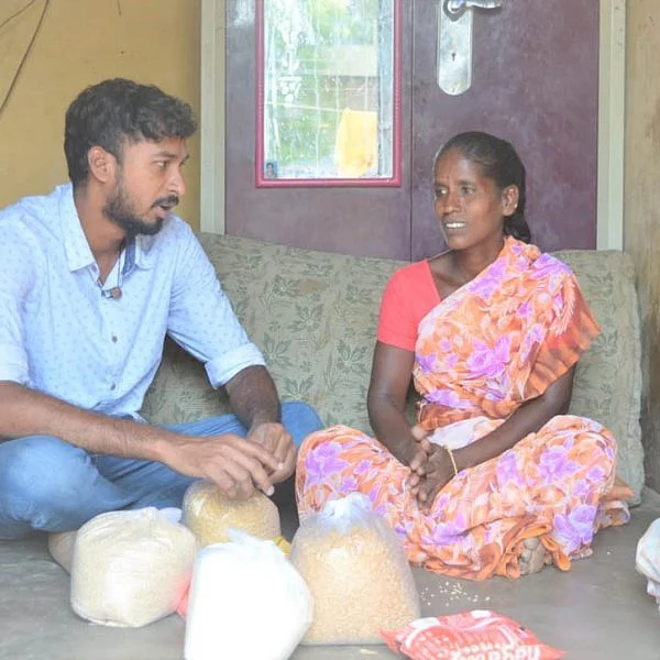 ‘இயலாதோருக்கு உதவி; வீடு வீடாக மரக்கன்று விநியோகம்!’- ஆச்சர்யப்படவைக்கும் ஐ.டி இளைஞர்