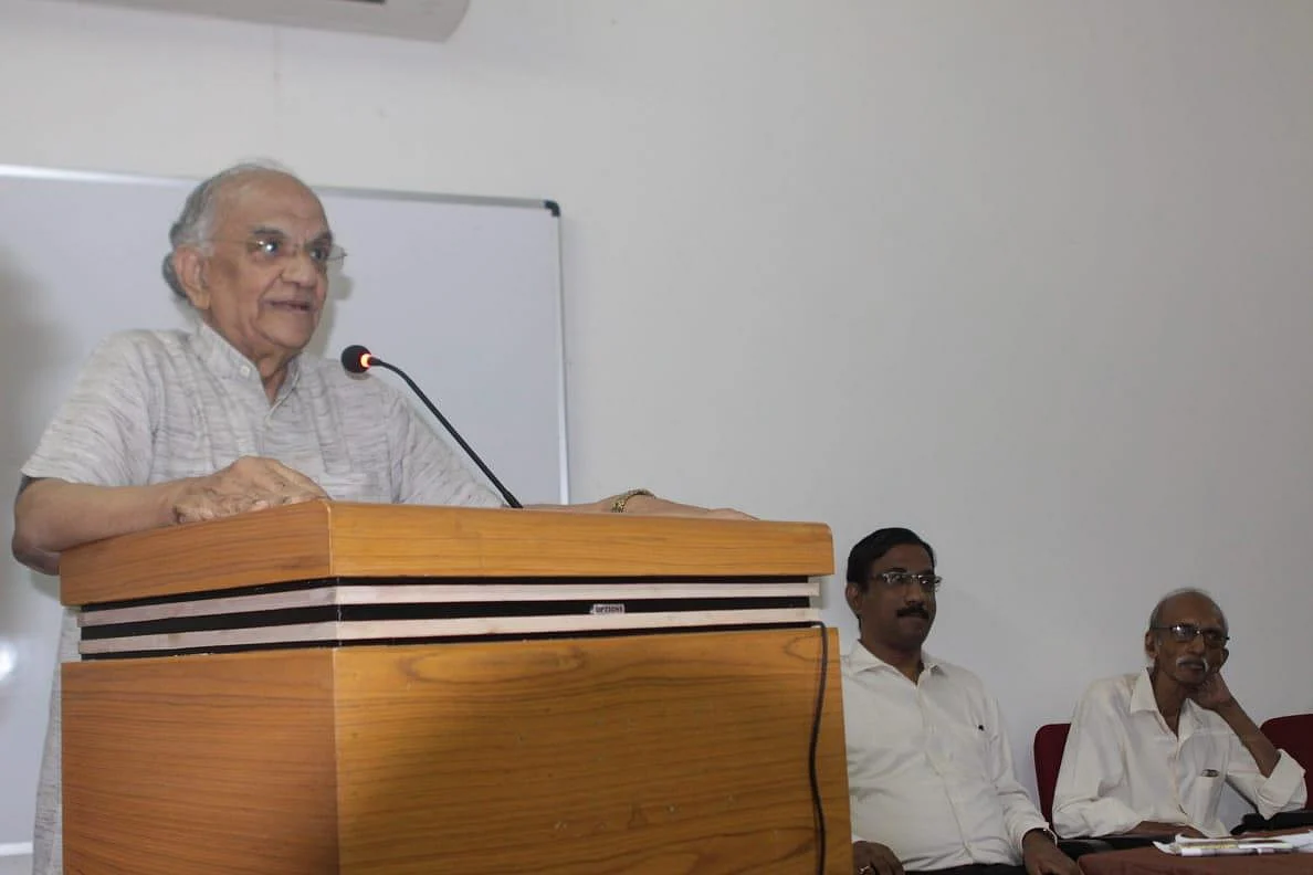 ``தவறு நடக்க வாய்ப்பில்லை!" - EVM சர்ச்சை தொடர்பாக முன்னாள் தேர்தல் ஆணையர்கள் விளக்கம்