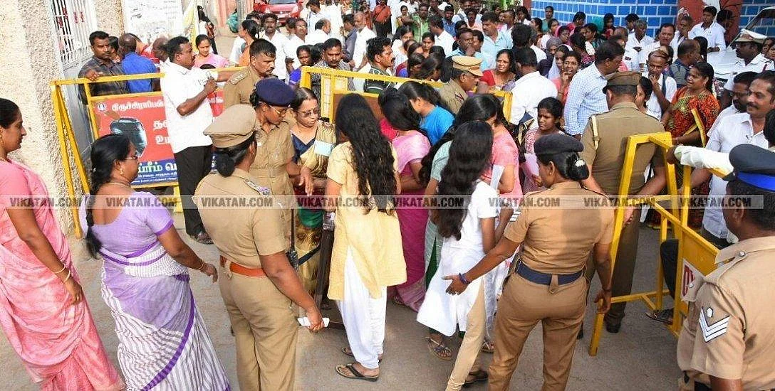 ``இனி எல்லாமே கோச்சிங் சென்டர்கள் தான்!’ - நீட் தேர்வு குறித்து கொந்தளிக்கும் சமூக ஆர்வலர்