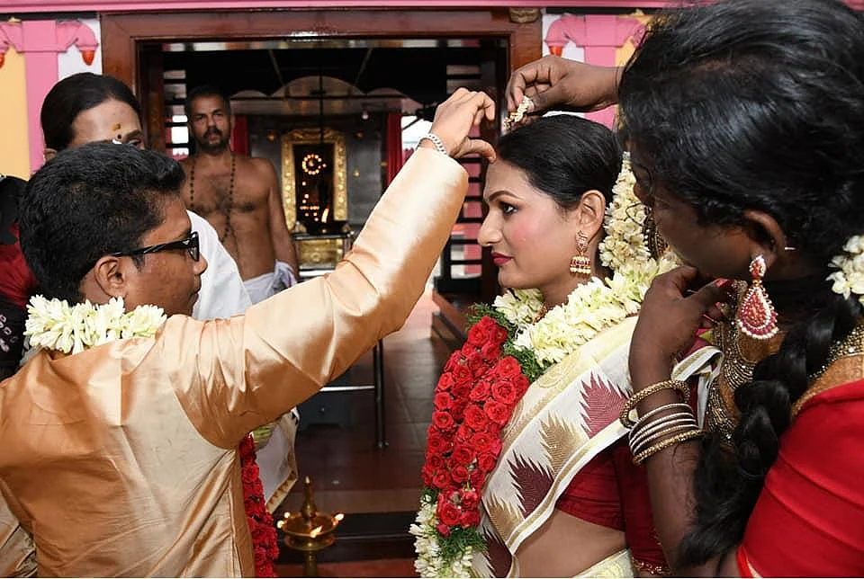 ''அவர்தான் காதலைச் சொன்னார்... கல்யாணம் பண்ணிகிட்டோம்'' - கேரளாவின் இரண்டாவது திருநங்கை - திருநம்பி இணையர்!