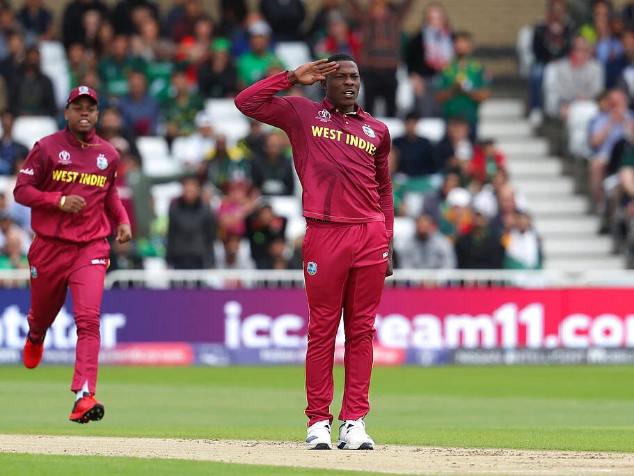 காட்ரெல் சல்யூட், ரஸல் மேஜிக்... #WIvPAK மேட்ச் ஆல்பம்!