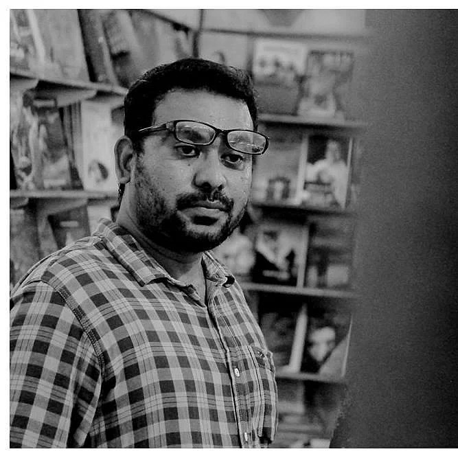 ``என்னை, கொஞ்சம் ஒளித்துதான் வைப்பேன்'' - எழுத்தாளர் நரன்