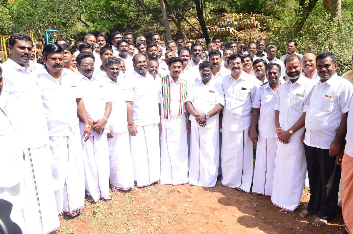 அறிஞர் அண்ணாவைப் பார்த்து பயந்த அ.தி.மு.க எம்.பி ரவீந்திரநாத்குமார்!