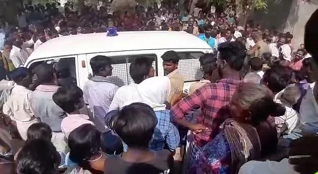 சிறுவன் உயிரைப் பறித்த வேன் கம்பி! - முன்கூட்டியே பள்ளியைத் திறந்ததால் நடந்த விபரீதம்