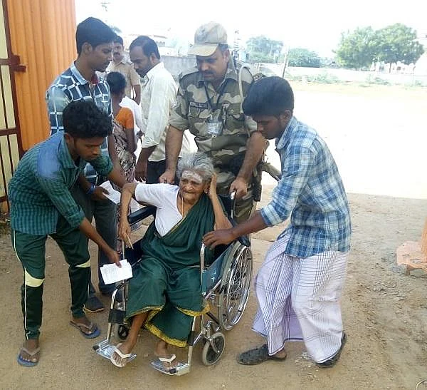 `நல்லவங்களுக்கு ஓட்டுப்போட்டேன்!’ - 101 வயது மூதாட்டி அசத்தல் பேட்டி
