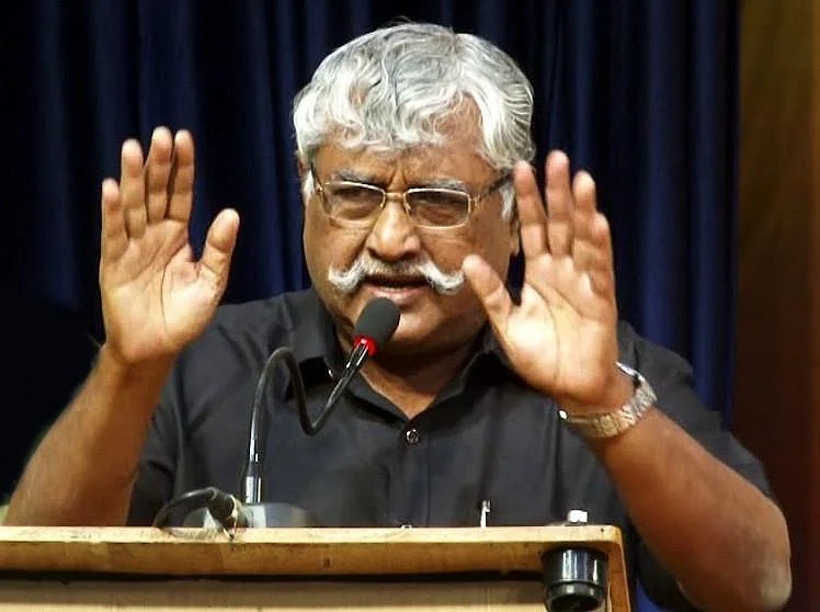 வாட்ஸ்அப்பில் பரவிய சுப.வீரபாண்டியன் படம் ... நாம் தமிழர் கட்சியினர் காரணமா?