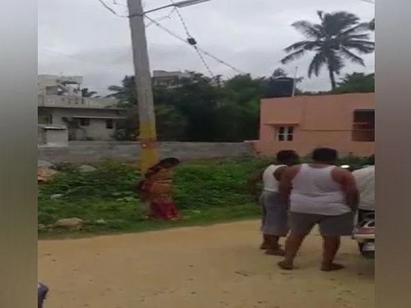 `அவளைக் கட்டிவைத்து அடிங்க' - கடனைச் செலுத்தாத பெண்ணுக்கு நேர்ந்த கந்துவட்டிக் கொடுமை! #video
