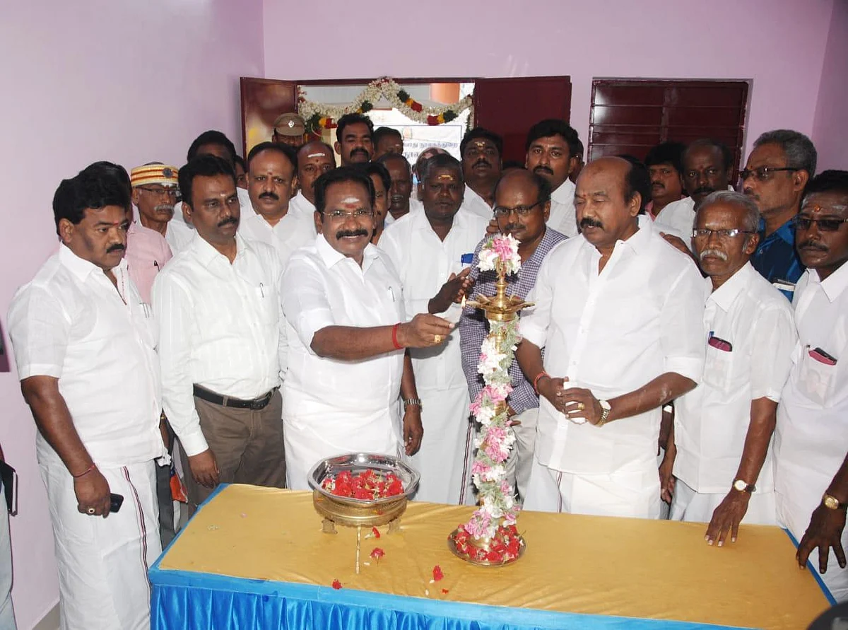 `முதல்வர் பேசட்டும்!' - இந்தித் திணிப்பு கேள்வியால் நழுவிய செல்லூர் ராஜு