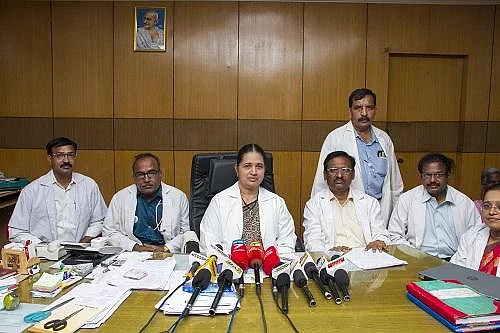 `நம்பிக்கையிழந்தேன்; அரசு டாக்டர்கள் காப்பாற்றினர்!'- பக்கவாதத்திலிருந்து மீண்ட பாப்பா ஆனந்தக் கண்ணீர்
