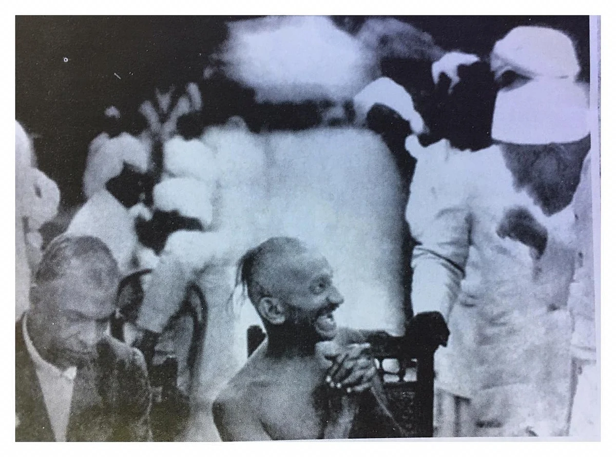 இந்தியாவைக் கட்டிக்காக்கும் ஒற்றைச்சரடு! காந்தியை ஏன் குறிவைக்கிறார்கள்..?