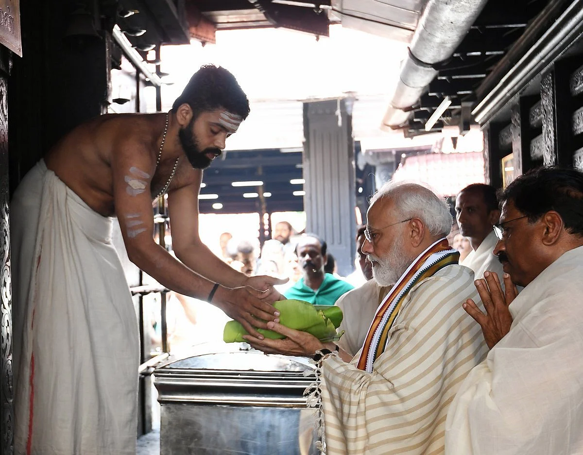 `நாட்டின் முன்னேற்றத்துக்காகப் பிரார்த்தித்தேன்!' - மலையாளத்தில் ட்வீட்டிய மோடி