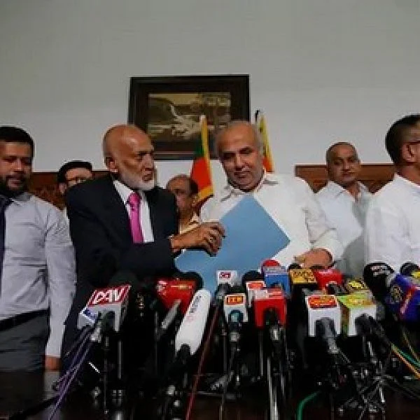 இலங்கையில் புத்தத் துறவி உண்ணாவிரதம்... அனைத்து முஸ்லிம் அமைச்சர்களும் ராஜினாமா!