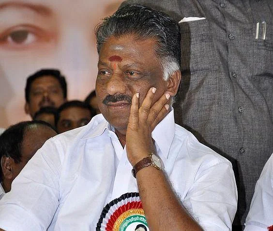 ஸ்டாலினைக் கரைக்கப் போராடும் அமித் ஷா! - பன்னீரைக் கண்காணிக்கும் எடப்பாடி!