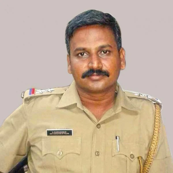 காசு... பணம்... துட்டு... மணல்! - குற்றவாளிகளைக் காக்கும் காக்கிகள்...