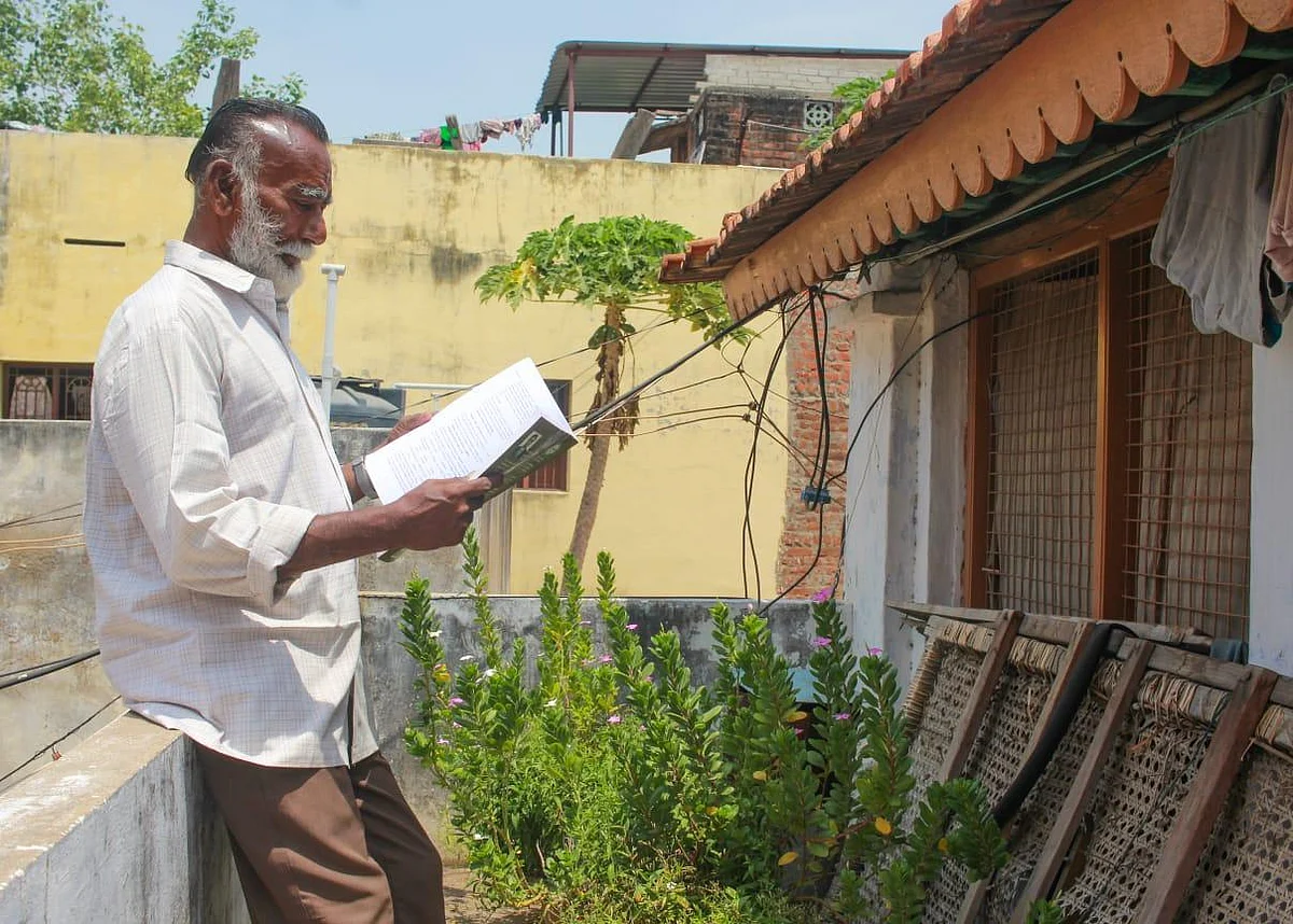 ஓய்வுக்குப் பிறகு 6 எம்.ஏ பட்டங்கள்! - அசத்தும் தூத்துக்குடி டிகிரி தாத்தா!