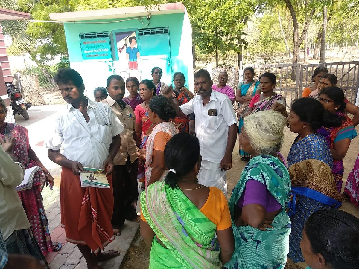``எத்தனை நாள்கள்தான் தண்ணீரின்றி தவிப்பது?” - விருதுநகர் அருகே போராட்டத்தில் குதித்த மக்கள்!
