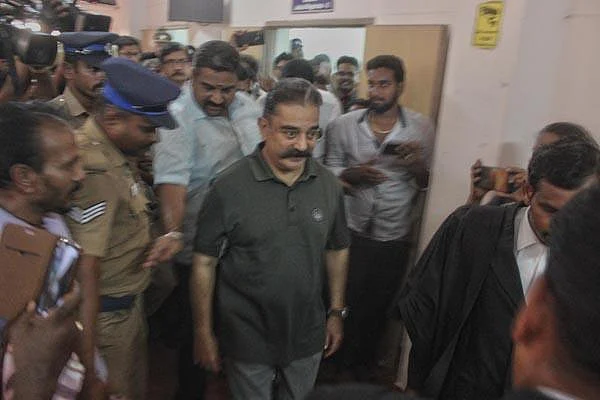 ``தமிழகத்தில் எந்த மொழியைத் திணித்தாலும் கண்டிப்போம்!" - கமல்ஹாசன் பேட்டி!