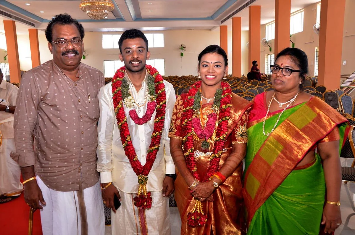 சாப்பாட்டு கழிவுகளைக் கொண்டு உரம் தயாரிக்கும் கருவி... காரைக்குடியை அசத்திய திருமணம்!