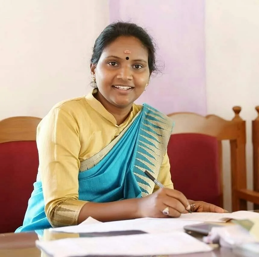 யார் இந்த ரம்யா ஹரிதாஸ்? - 36 வருட கம்யூனிஸ்ட் கோட்டையைத் தகர்த்த பழங்குடி `பாட்டுக்காரி'