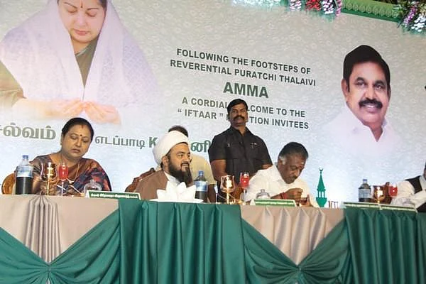 `ஜெயலலிதா தவறவிட்டதில்லை, எடப்பாடி ஏன்?!' - இப்தார் விருந்தைப் புறக்கணித்த பின்னணி